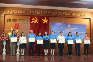 Đẩy mạnh phong trào thi đua yêu nước trong công chức, viên chức, lao động
