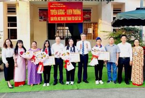 Tuyên dương khen thưởng cho 3 học sinh đạt thành tích xuất sắc