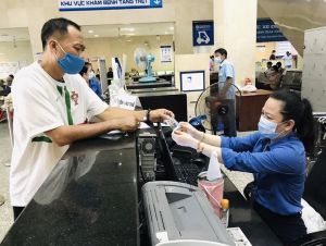 Dùng đa dạng các loại giấy tờ khi đi khám chữa bệnh bảo hiểm y tế