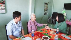 Phó Chủ tịch UBND tỉnh Nguyễn Thị Hoàng thăm, tặng quà Tết cho Mẹ Việt Nam anh hùng