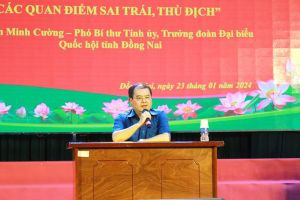 Phó Bí thư Tỉnh ủy nói chuyện chuyên đề về bảo vệ nền tảng tư tưởng của Đảng tại Trường Đại học Đồng Nai