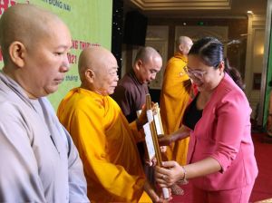 Những cầu nối nhân đạo của chức sắc tôn giáo