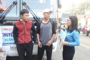 Hỗ trợ chuyến bay đưa người lao động (NLĐ) khó khăn về quê đón Tết