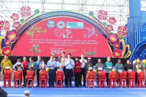 Sôi nổi chương trình Tết Sum vầy - Xuân chia sẻ