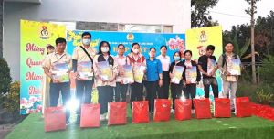 Nhiều chương trình Tết sum vầy - Xuân chia sẻ chăm lo cho công nhân khó khăn