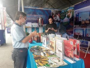 Focusing on implementing library digital transformation