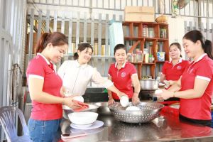 Bếp cơm miễn phí ở Xuân Hiệp