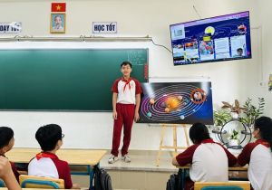 Dạy học sinh bảo vệ môi trường qua dự án Tái chế giấy