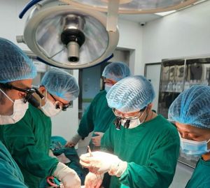 Phẫu thuật cứu sống bệnh nhân có khối u trung thất khổng lồ, nặng 2,5kg