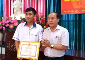 Nhơn Trạch khen thưởng đột xuất cho học sinh đạt thành tích cao trong Hội thi Tiếng Anh toàn quốc