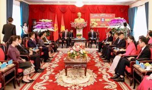 Champasak 省领导祝贺同奈省新年