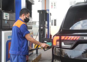Giá xăng tăng lần thứ 4 liên tiếp