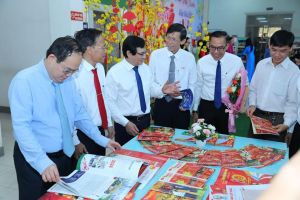 Trưng bày, giới thiệu trên 300 ấn phẩm sách, báo, tạp chí, bản tin, đặc san Tết Giáp Thìn 2024