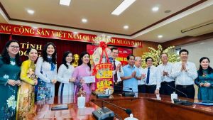 Lãnh đạo tỉnh thăm và chúc Tết các đơn vị nghệ thuật Xuân Giáp Thìn