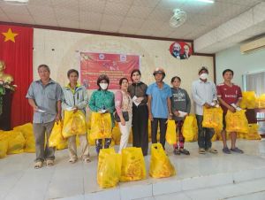 Để người nghèo ai cũng có tết