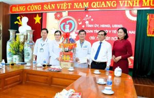 Phó Chủ tịch UBND tỉnh Nguyễn Sơn Hùng thăm, chúc Tết các bệnh viện trong tỉnh