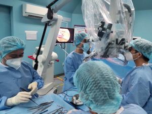 Phẫu thuật thành công cho 2 cụ ông 100 tuổi và 92 tuổi bị gãy xương đùi