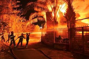 Điều tra làm rõ nguyên nhân vụ cháy kho đồ nhựa tại Long Khánh