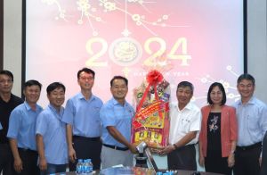 Provincial leaders visited businesses on the occasion of the new year