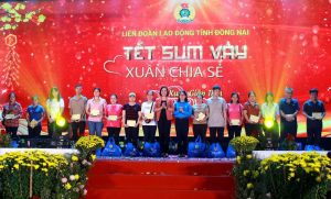 Sôi nổi Chương trình “Tết sum vầy - Xuân chia sẻ”