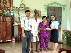 Lan tỏa chương trình tặng thẻ bảo hiểm y tế cho người nghèo