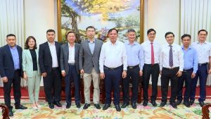 Acting Chairman of the Provincial People's Committee Vo Tan Duc welcomed representatives of Hisense Company
