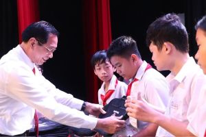 Trao 540 triệu đồng học bổng Cho em đến trường