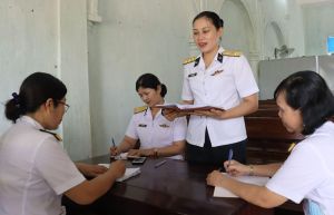 Phụ nữ Trung tâm Bảo đảm kỹ thuật Vùng 2 Hải quân hỗ trợ làm kinh tế