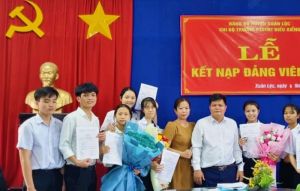 Kết nạp hơn 500 đảng viên là học sinh, sinh viên vào Đảng
