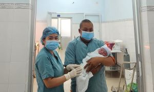 Phẫu thuật cấp cứu ca song thai rất hiếm gặp