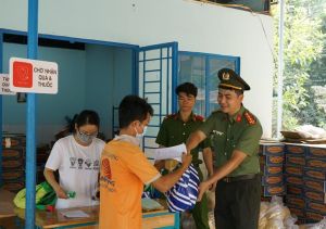 300 người dân được khám bệnh, phát thuốc miễn phí