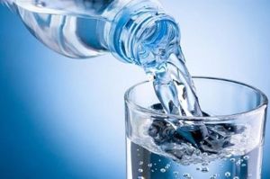 Uống đủ nước để phòng ngừa bệnh sỏi thận