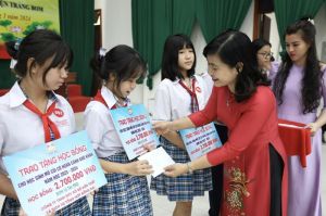 Trao hơn 1,3 tỷ đồng cho học sinh khó khăn huyện Trảng Bom