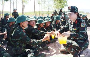 Tiếp sức thao trường mùa huấn luyện