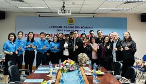 Công đoàn ngành Dịch vụ y tế Singapore tìm hiểu về hoạt động của Công đoàn ngành y tế Đồng Nai