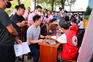 Tuổi trẻ tình nguyện hiến máu cứu người
