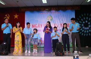 Trao yêu thương, nhân hạnh phúc