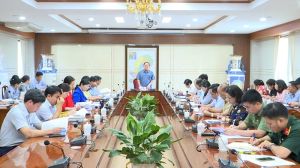 Phó Bí thư Tỉnh ủy, Trưởng Đoàn ĐBQH tỉnh Quản Minh Cường chủ trì hội nghị giao ban quý I của khối Dân vận tỉnh