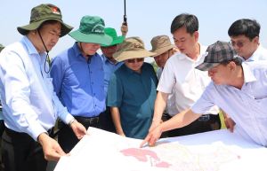 Provincial leaders survey the economic value of Dong Nai river