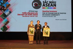Trưng bày gần 100 ảnh đẹp Sắc màu ASEAN