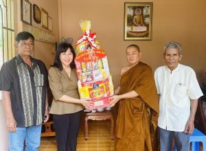 Thăm, chúc Tết Chol Chnam Thmay của đồng bào dân tộc Khmer