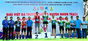 Gần 1.000 người tham dự Giải Việt Dã truyền thống huyện Nhơn Trạch năm 2024