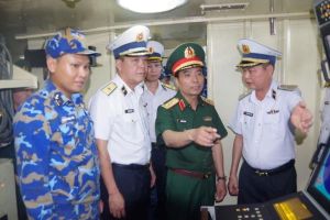 Bộ Tổng Tham mưu kiểm tra cao điểm lễ tại Vùng 2 Hải quân