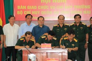 Tổ chức hội nghị bàn giao chức vụ Chỉ huy trưởng Bộ Chỉ huy quân sự tỉnh