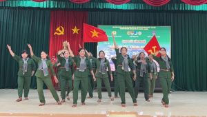 Nói chuyện truyền thống, giao lưu văn nghệ chủ đề Đất nước trọn niềm vui