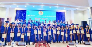 Bế giảng lớp Cử nhân ngôn ngữ Anh cho cán bộ Công đoàn chuyên trách