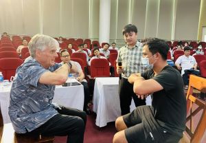 Tăng cường hợp tác với chuyên gia y tế hàng đầu