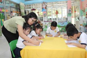 Cô giáo mầm non nỗ lực nâng cao chất lượng dạy học