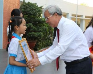 Hội hữu nghị Việt Nam - Pháp tỉnh trao các giải thưởng về ngoại giao Nhân dân