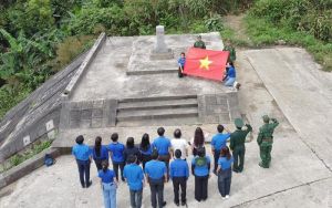 Cán bộ, đoàn viên khối các cơ quan tỉnh và khối doanh nghiệp tìm về địa chỉ đỏ